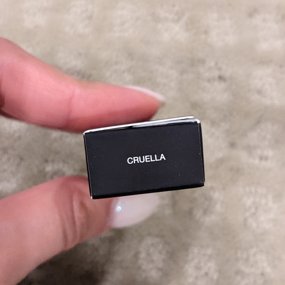 NARS Velvet Matte Lip Pencil CRUELLA - Picture 2 of 2